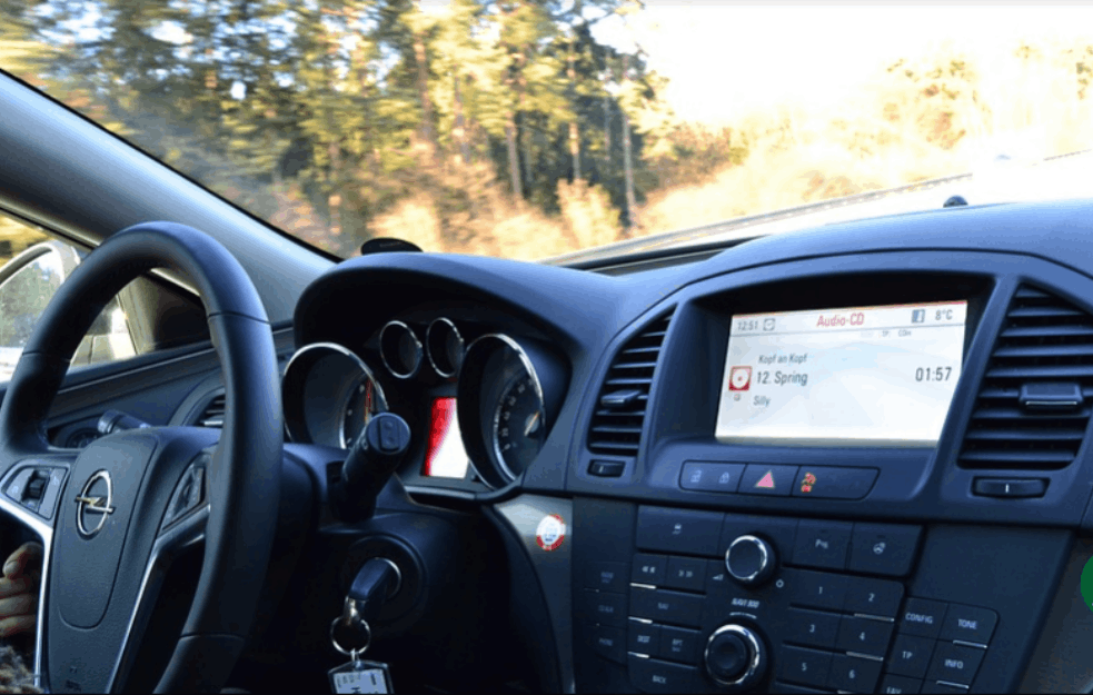 HAOS NA POLAGANJU VOZAČKOG ISPITA: Žena VARALA na testu a MUŽ UJEO VLASNIKA  AUTO-ŠKOLE! 